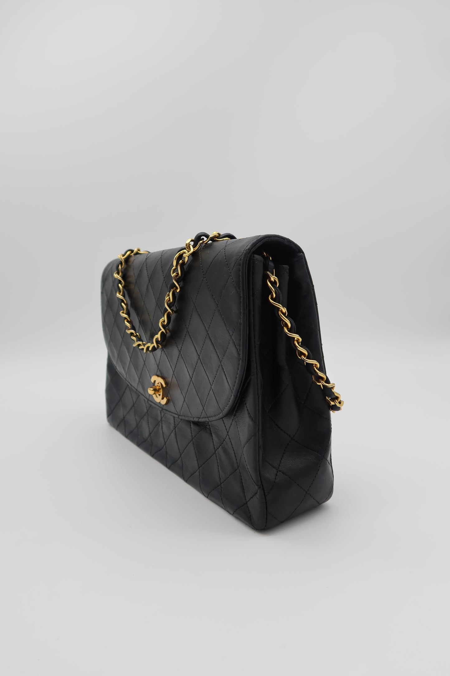 CHANEL MATELASSE FLAP BAG TWIST LOCK